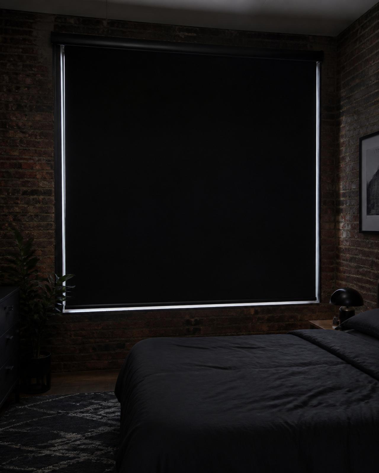 Siyah — Mat Blackout stor perdesi